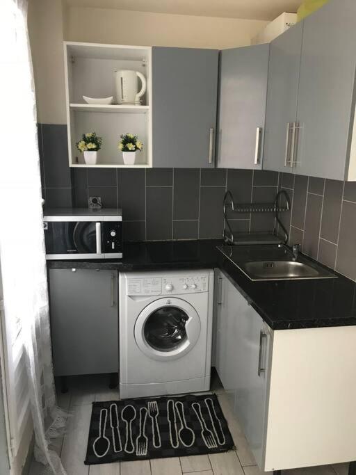 2 Pieces A 7 Mn De Paris Apartment
